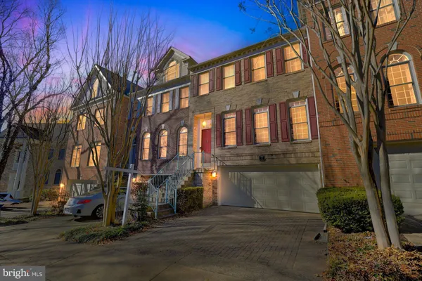 128 REES PL