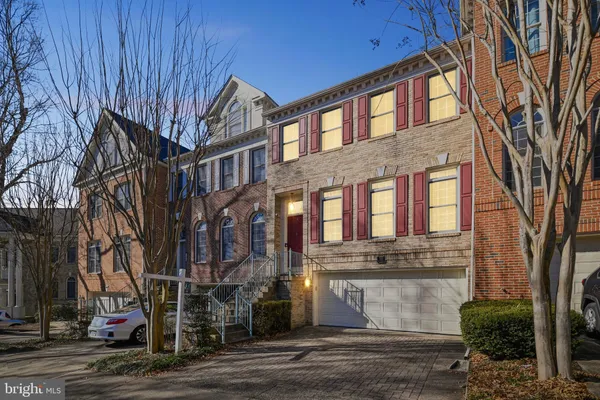 128 REES PL