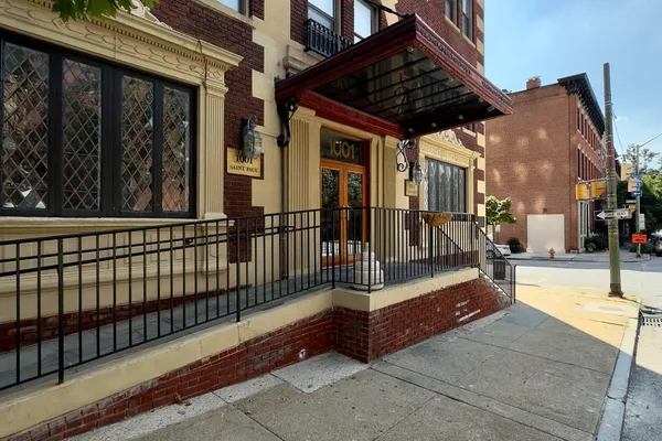 1001 SAINT PAUL ST 5H