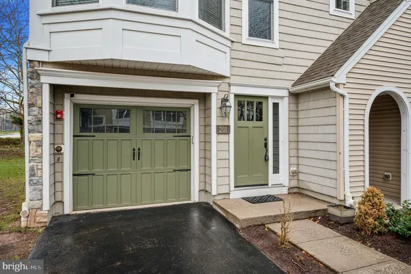 201 COBBLESTONE DR