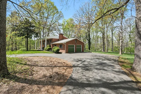 86 MOCKINGBIRD LN