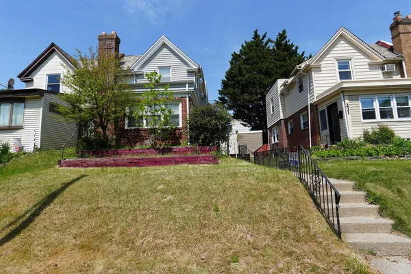 233 W ALBEMARLE AVE