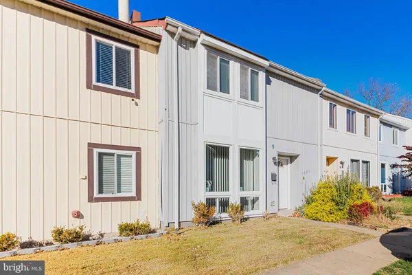 1024 QUEENS CT