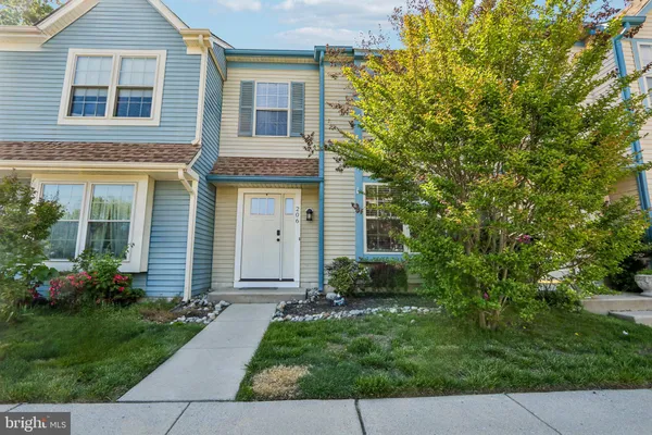 206 DOUGLAS CT