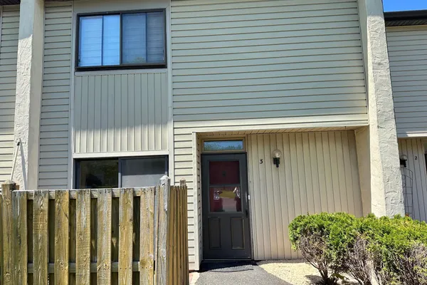 3 CENTENNIAL RD