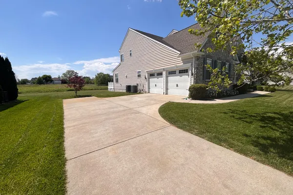 807 ASHBY DR