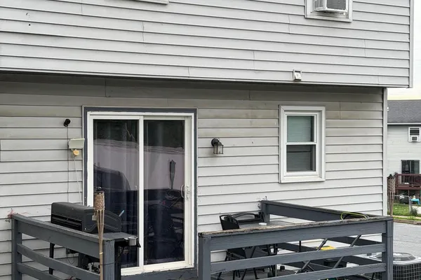 698 TOPAZ DR