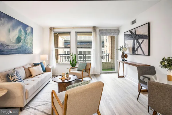 915 E ST 1105
