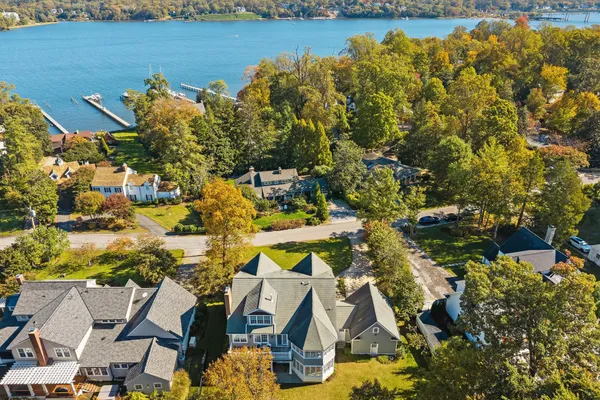 219 WARDOUR DR