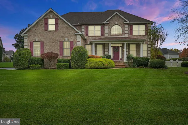 893 RAVEN CIR