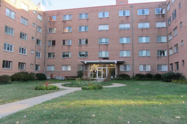 614 SLIGO AVE 303