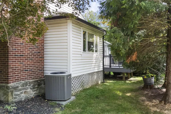 65 DELIA DR