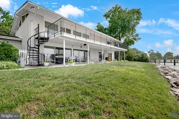 1323 MAGNOLIA AVE