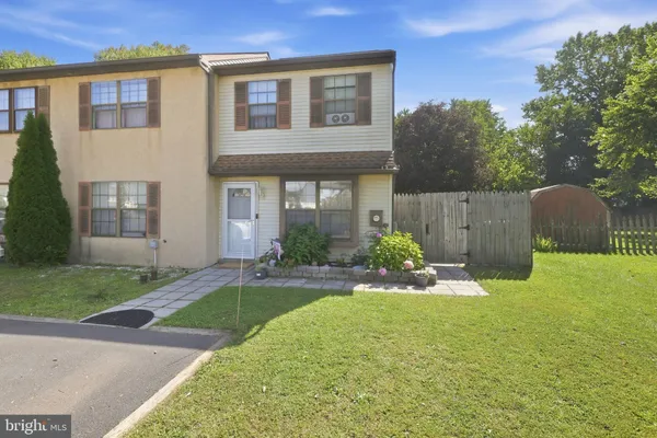 111 CYPRESS DR
