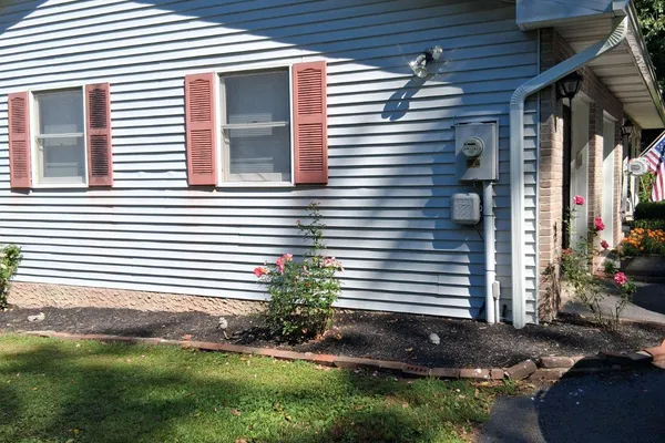 1005 MILL HILL RD