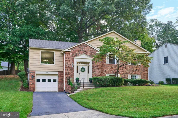 9718 LOCH LINDEN CT