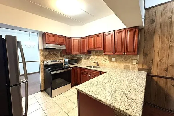 66 OAKRIDGE DR