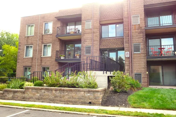 66 OAKRIDGE DR