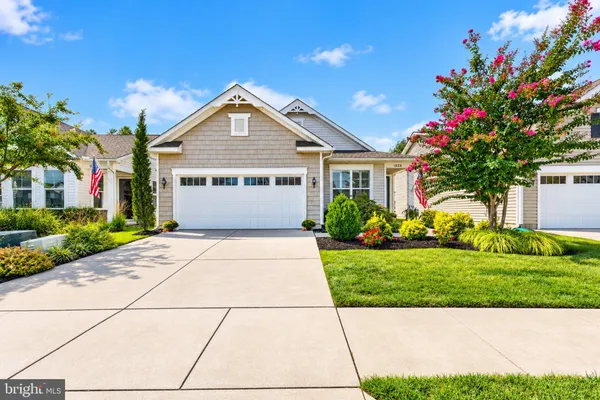 228 BAYBERRY DR