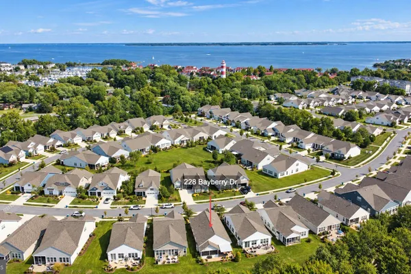 228 BAYBERRY DR