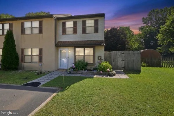 111 CYPRESS DR