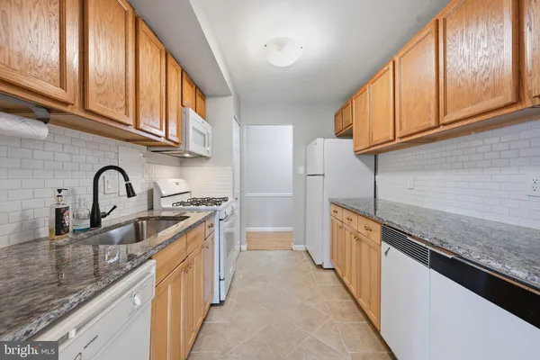 2845 WINDSOR DR 103