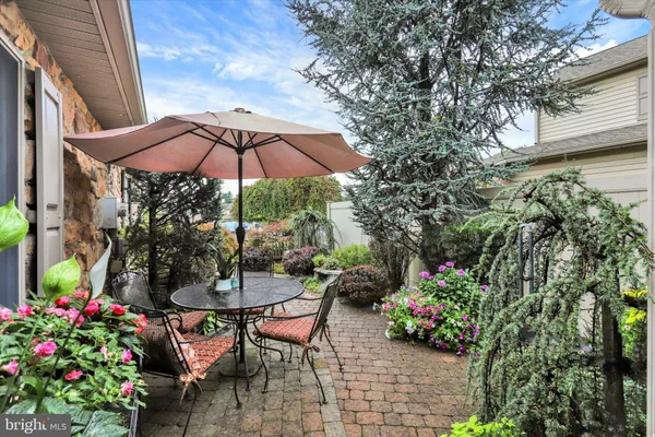 547 FARMHOUSE LN