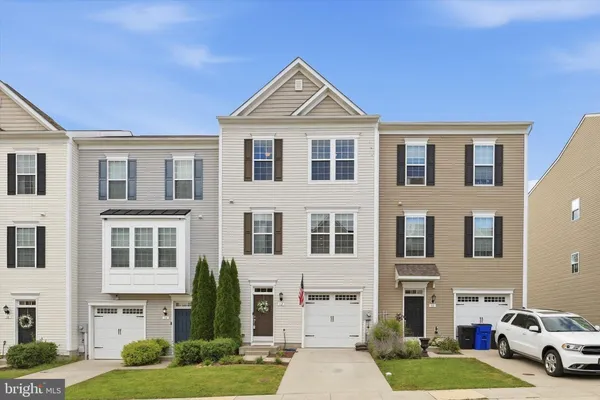 12 LEEKYLER PL