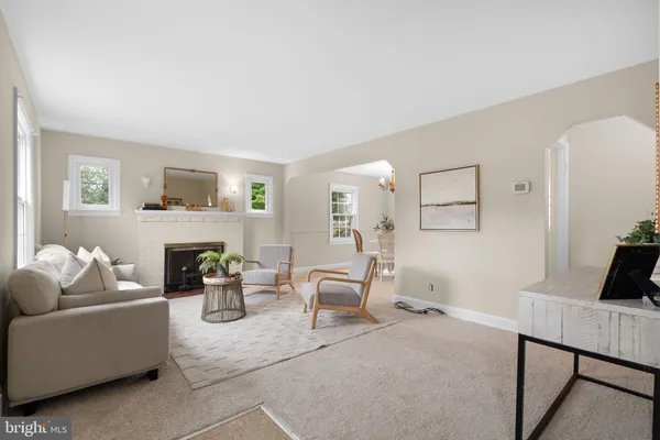 319 SAINT LAWRENCE DR