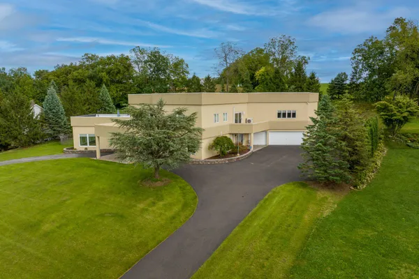2224 MEADOW BROOK DR