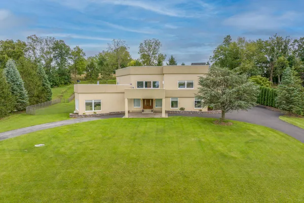 2224 MEADOW BROOK DR