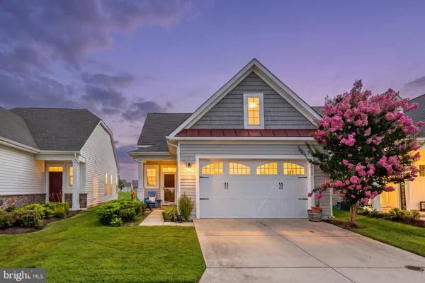 134 WATERSIDE DR