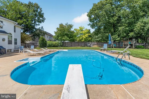1054 NORFOLK DR