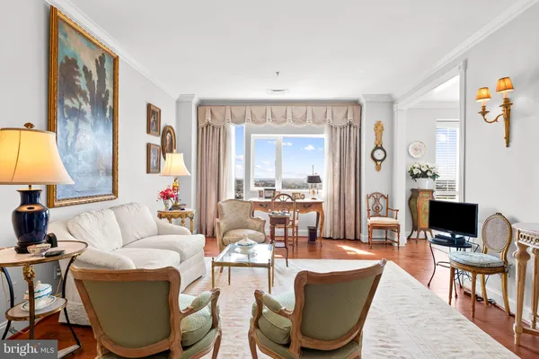 10 E LEE ST 804