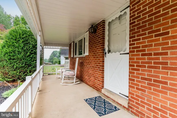 906 HERMAN DR