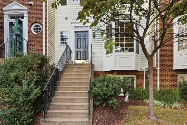 1130 WICKFORD CT