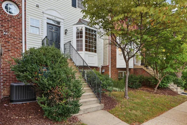 1130 WICKFORD CT