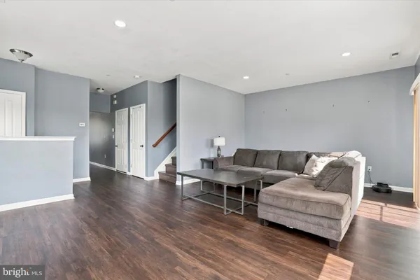 317 ROSS CT