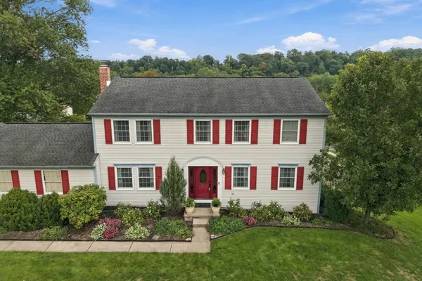 706 CARRIAGE LN