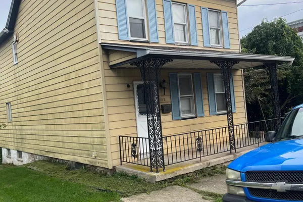 211 MAPLE AVE