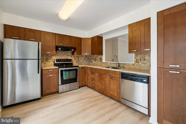 20014 LAKE PARK DR 121