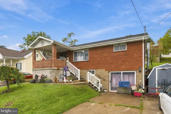 309 SPRING ST