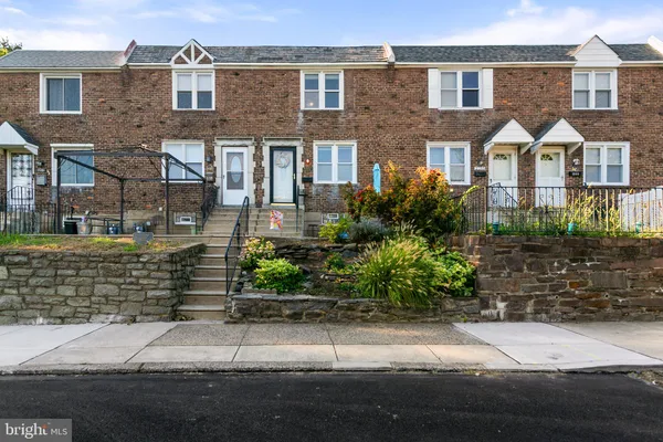 2257 DERMOND AVE