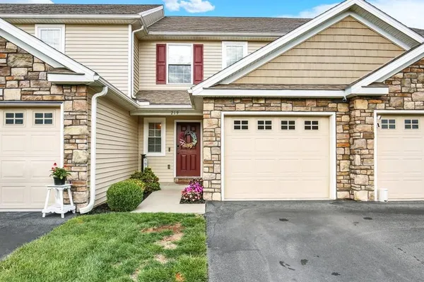 219 LAKESIDE XING