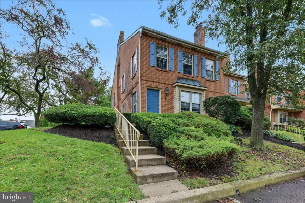 700 FARMINGTON AVE 16