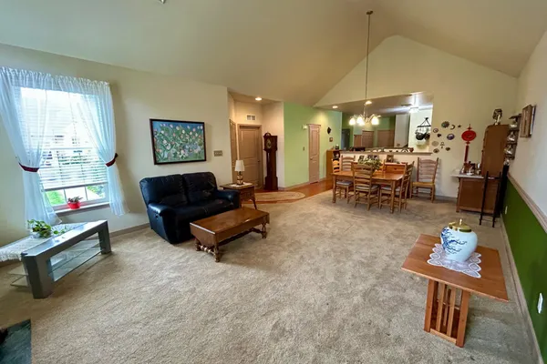 1022 BORDEAUX LN