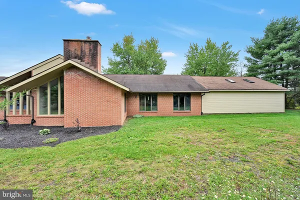 423 HICKORY DR