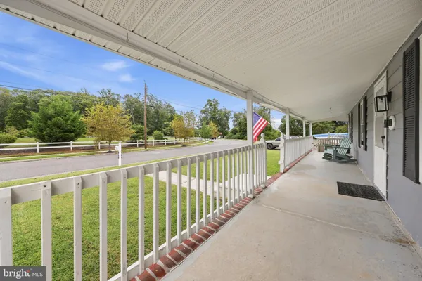 989 BOUNDARY RD