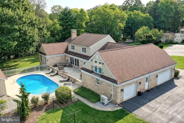 1 W LAWN CIR