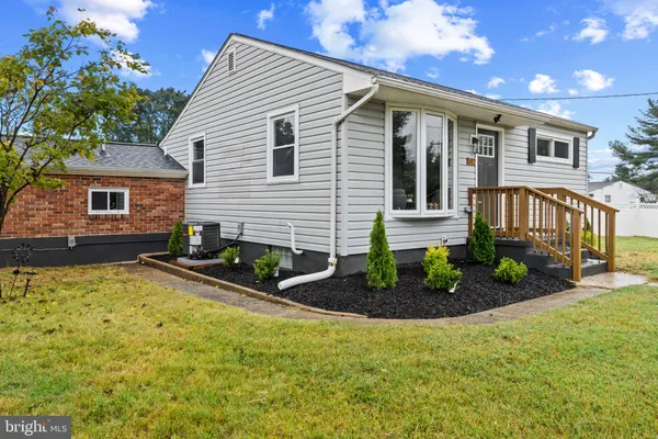 102 FERNGLEN AVE